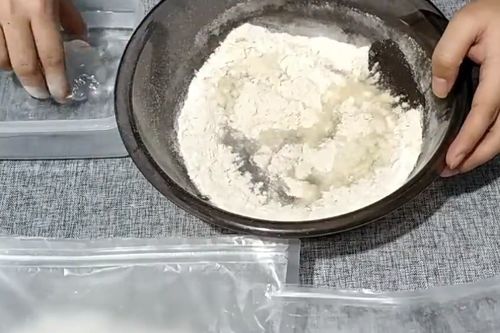 猪饲料中盐的添加比例是多少？鱼粉的添加比例又是多少？